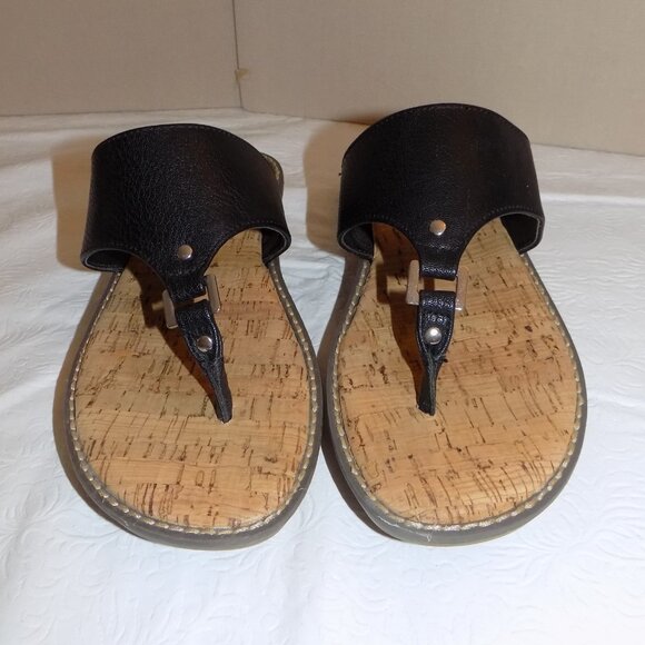 A2 AEROSOLES Black Comfort Sole Thong Sandals 6 6.5 Ran Large Like New Cool Cat - Picture 2 of 6